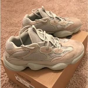 Yeezy “Salt” 500 comes with original box